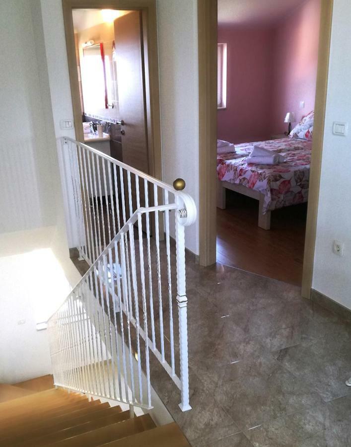 Apartment Luce Pićan Exterior foto